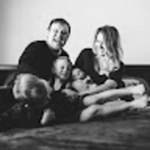 Meet your Posher, Larissa